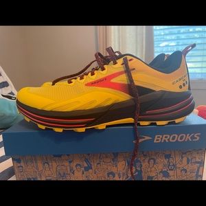 Brooks Cascadia 16 tennis shoes